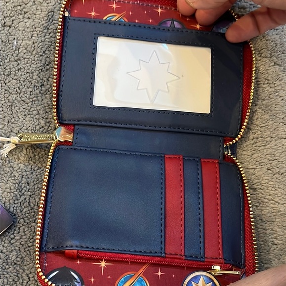 Loungefly Marvel Women's Wallet with Marvel Design NWT Glow in the Dark - Picture 6 of 12